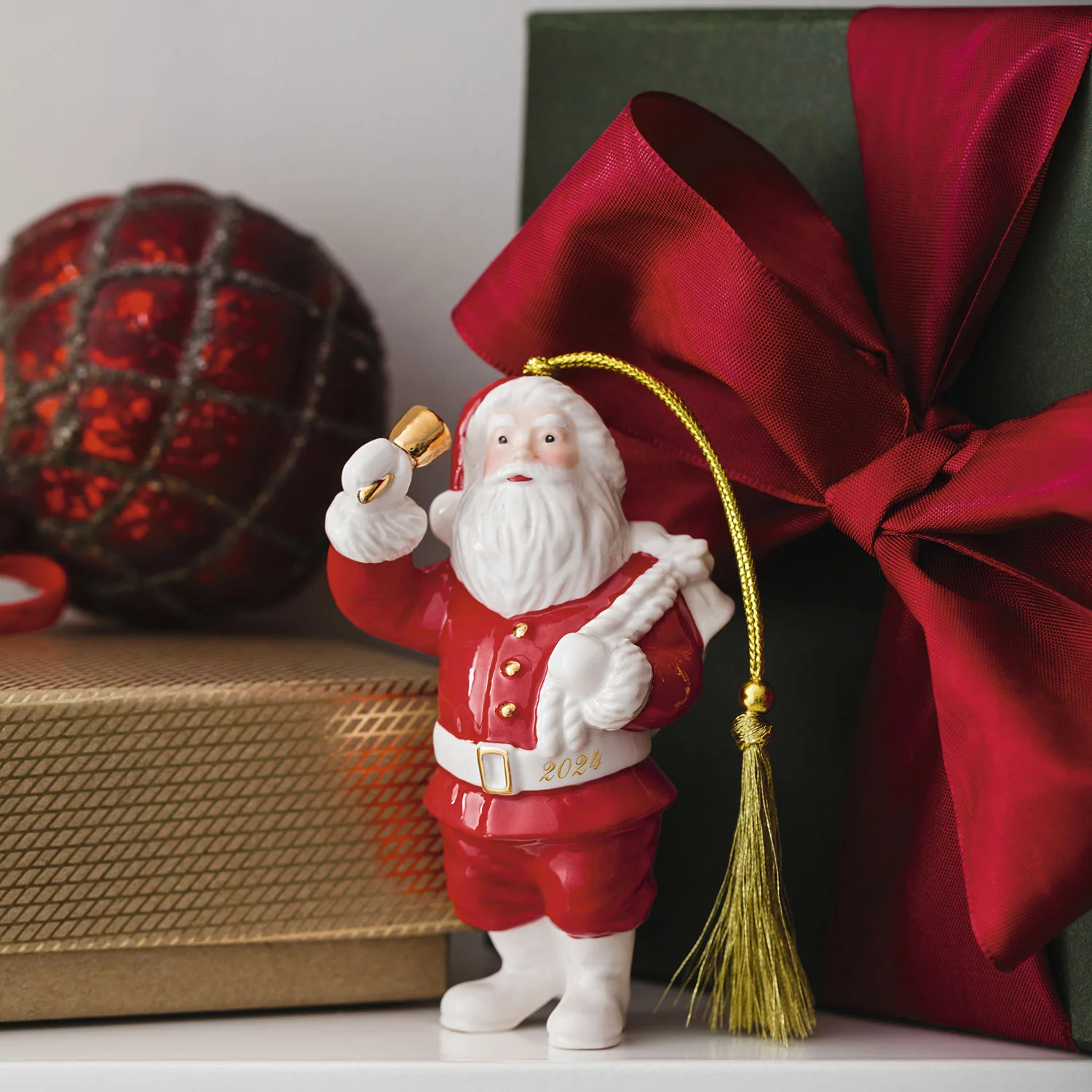 Christmas Classics Украшение "Дед Мороз" 10 см