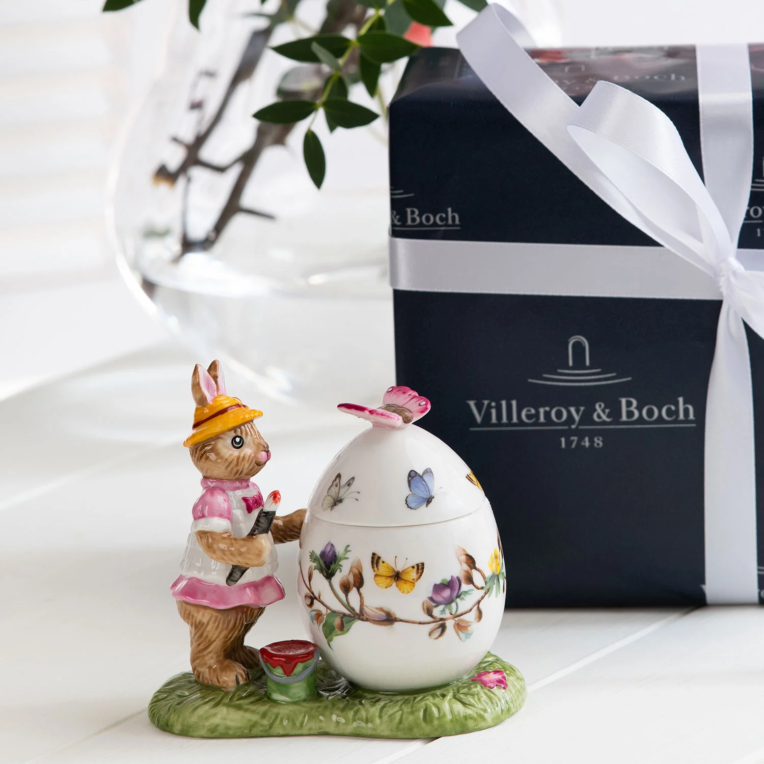 Bunny Tales Шкатулка-яйцо "Кролик Анна художник" 11 см