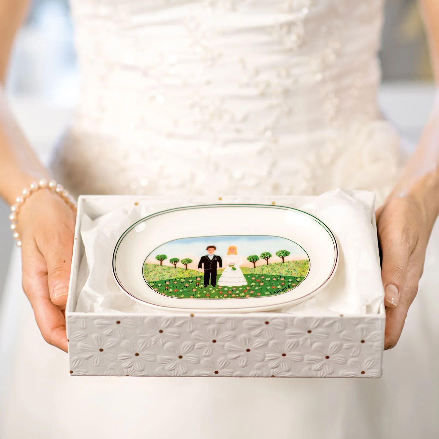 Design Naif Овальное блюдо "Свадьба" 16 см