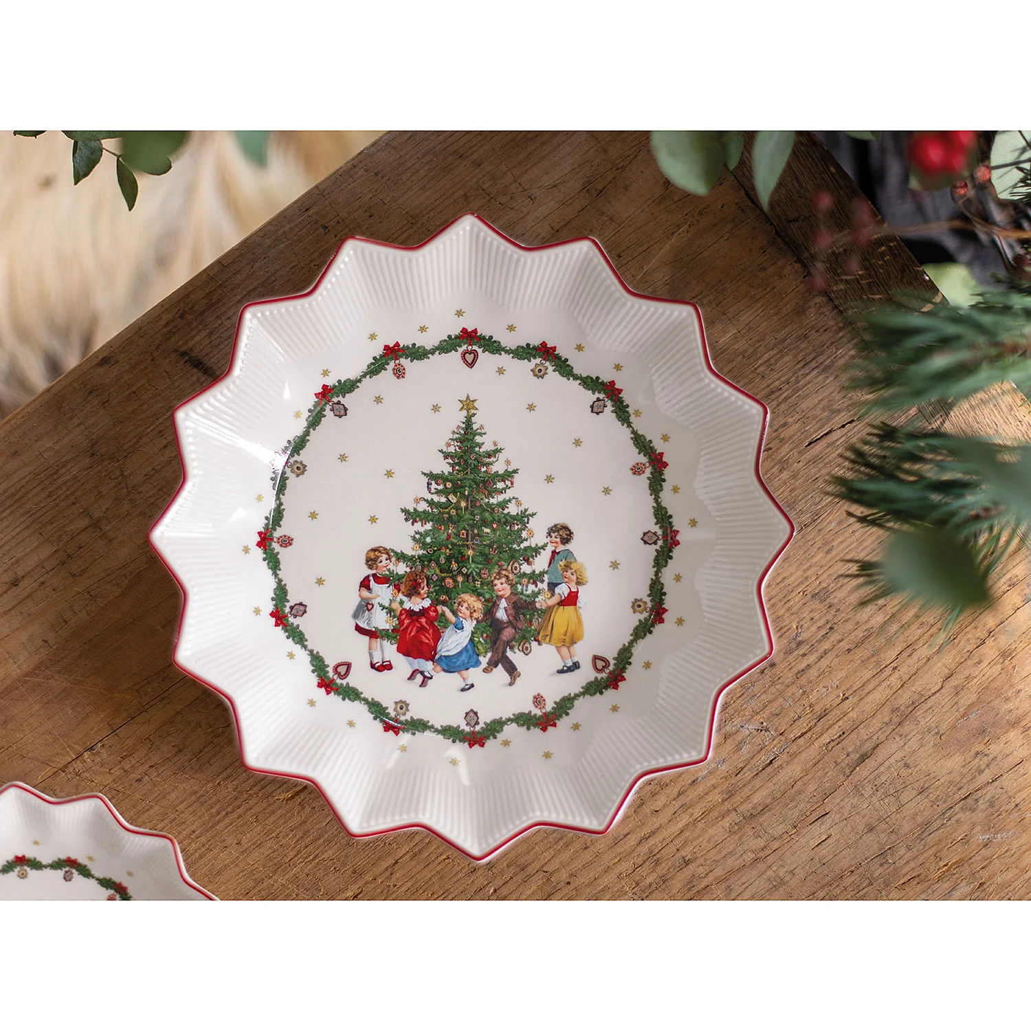 Toy's Fantasy Блюдо "Дети танцуют" 24 см